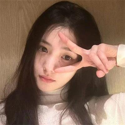 庭院里的女人